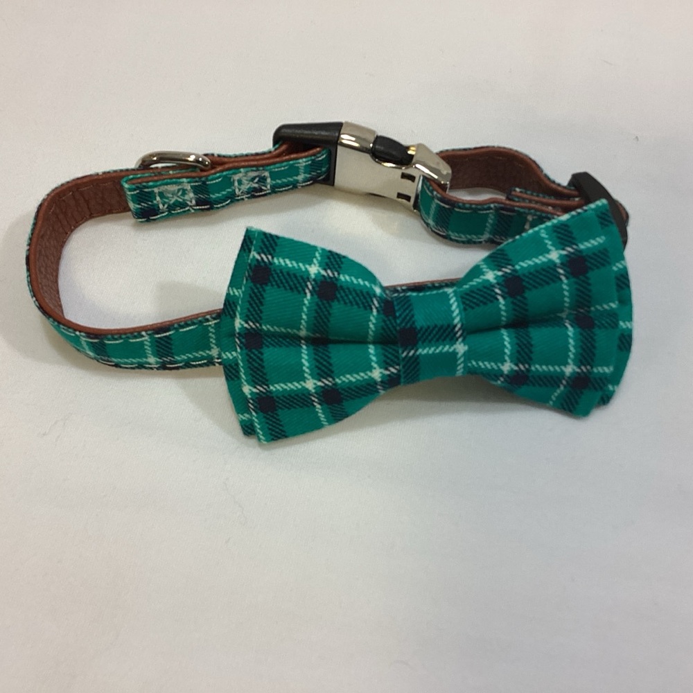 NWOT Green Plaid Dog Collar with Bow Tie for Small Medium Dogs